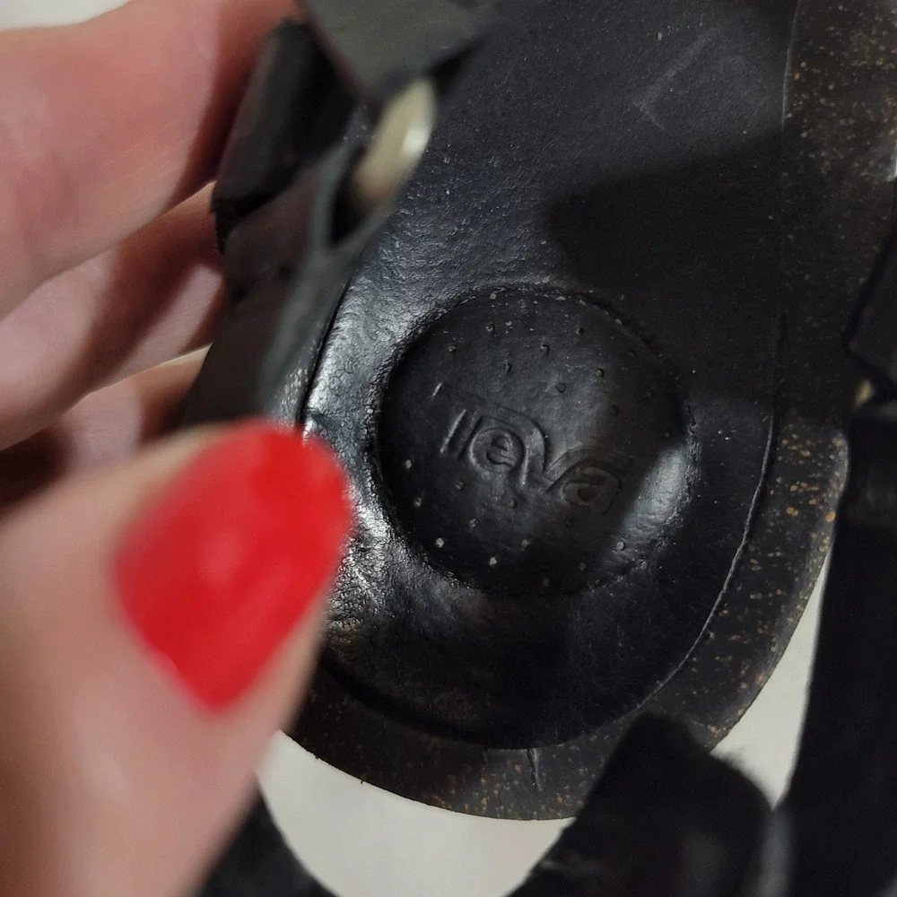 Teva Ysidro Universal Wedge Black Leather Strappy Sandals 1015119 7.5
